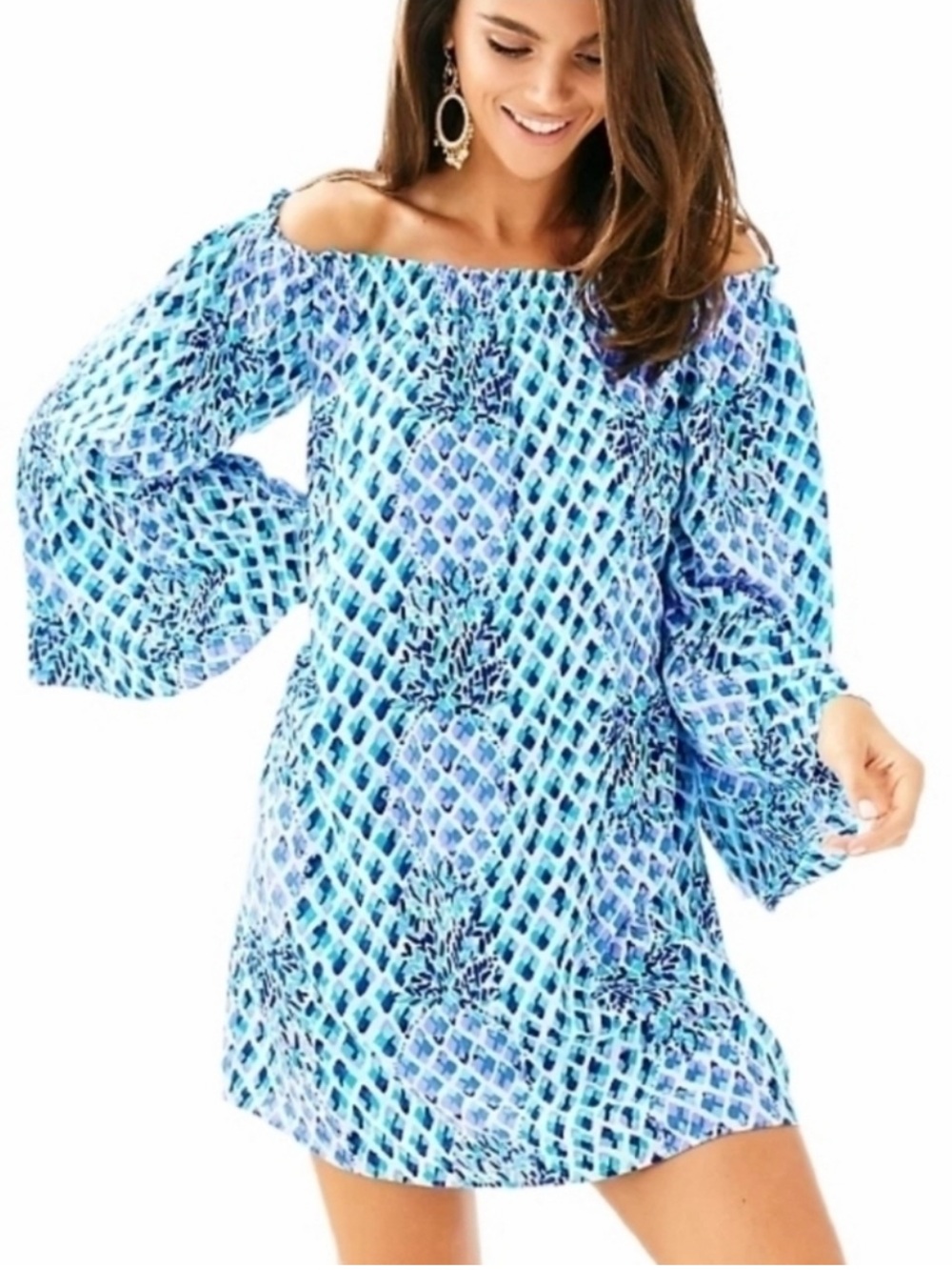 Lilly Pulitzer toe in Nevie off-the-shoulder dress
